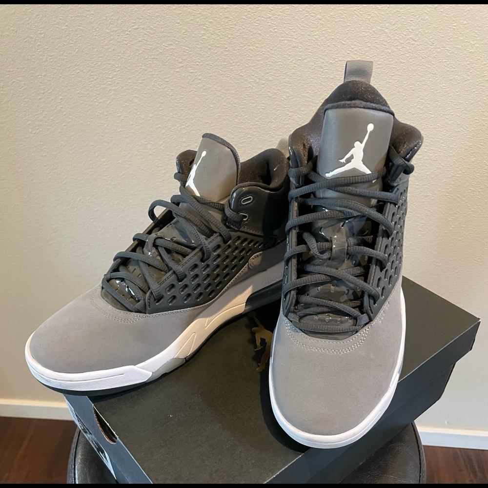Jordan Maxin 200 mens size 9